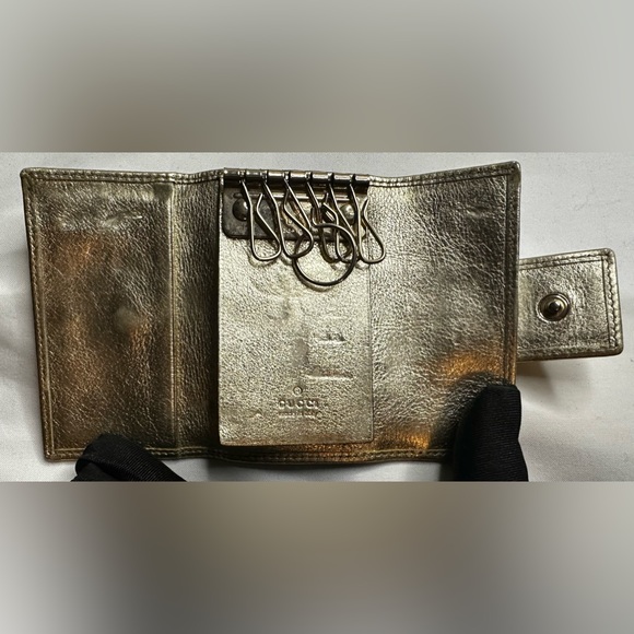 Authentic GUCCI Gold Monogram Key Holder GUC - Picture 4 of 17